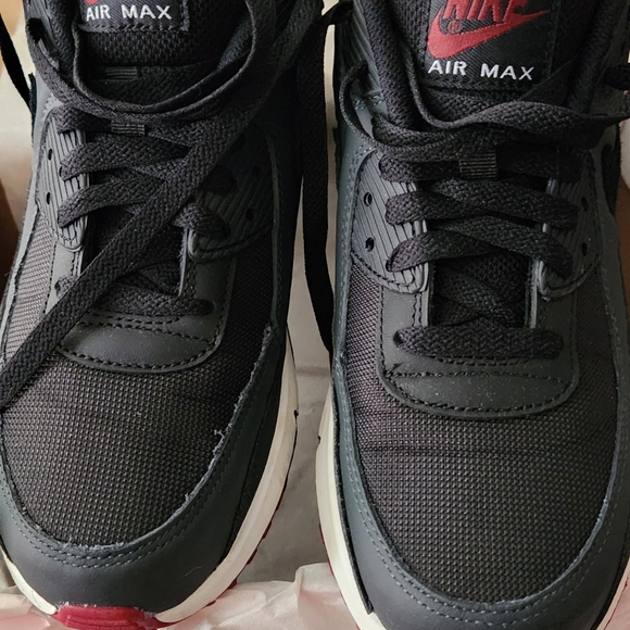 Nike - Picture 10 of 12